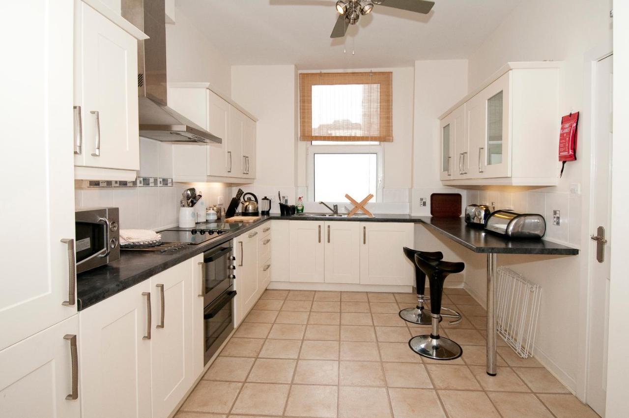 Cunard Apartments Дъглас Екстериор снимка
